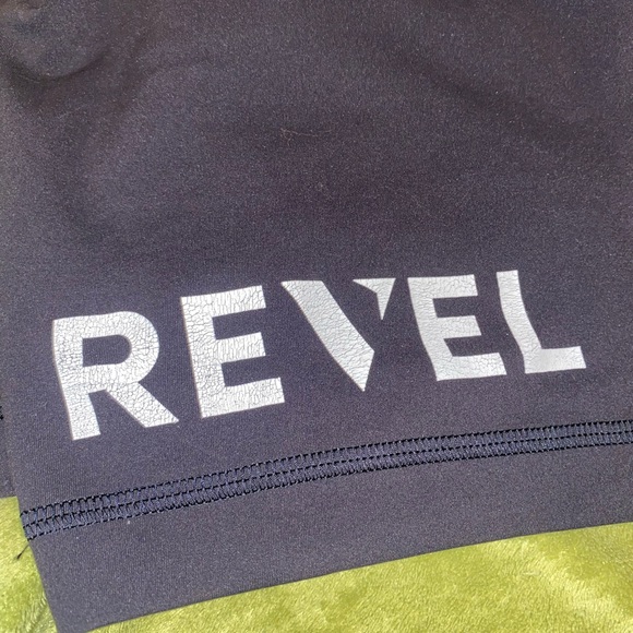 Lululemon biker shorts REVEL, size 6 - Picture 4 of 6